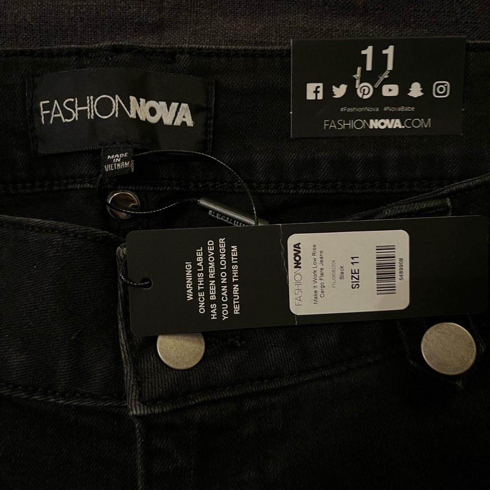Fashion Nova Low Rise Cargo Flare Jeans Size 11